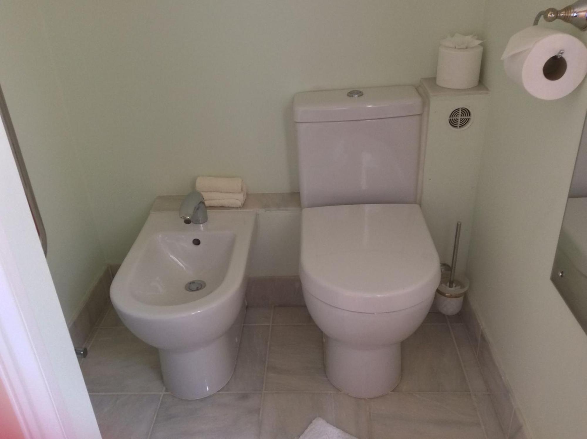 Room In Apartment - Bluebell Apartment Suite With Separate Lounge Area ترورو المظهر الخارجي الصورة