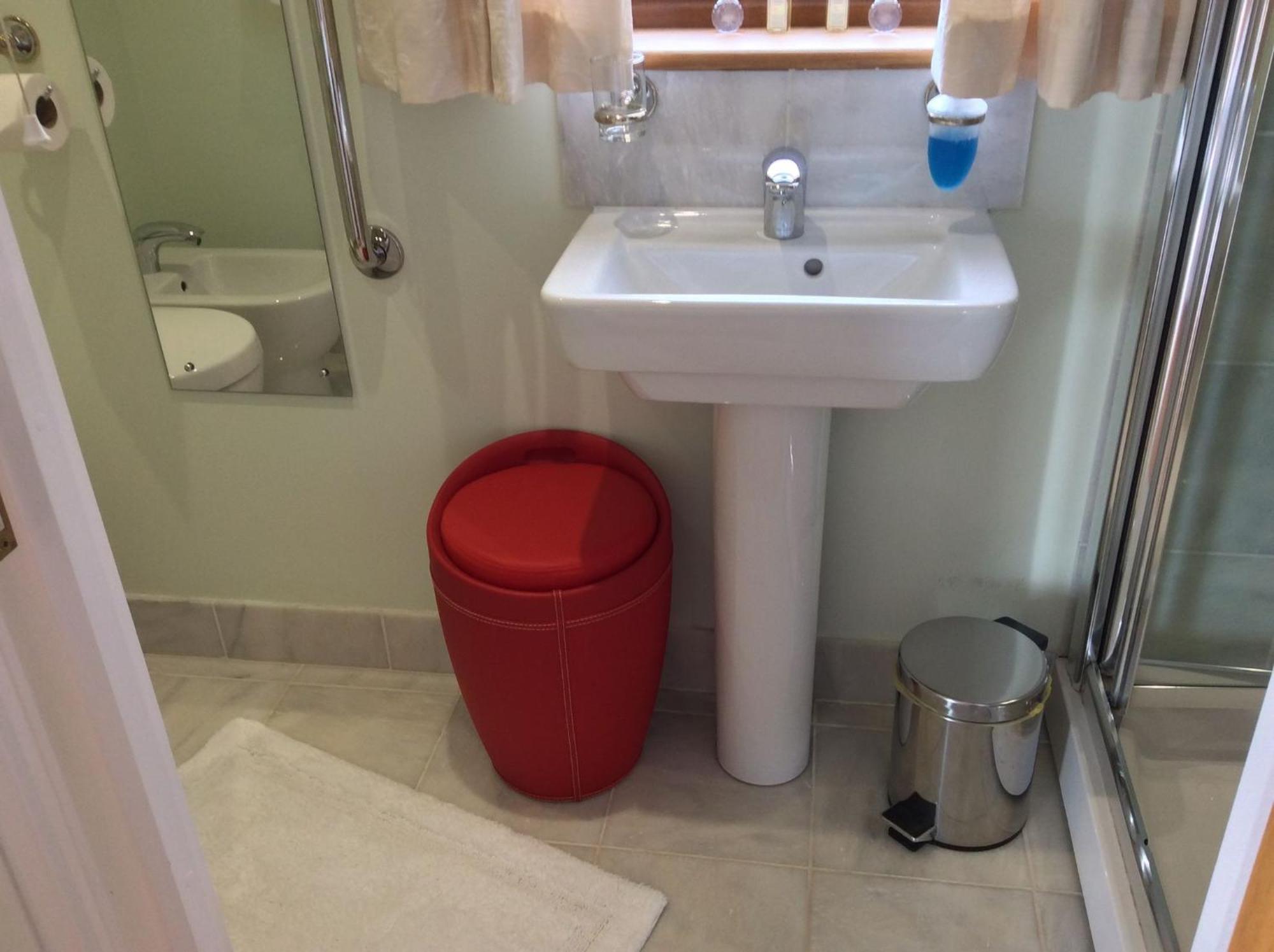 Room In Apartment - Bluebell Apartment Suite With Separate Lounge Area ترورو المظهر الخارجي الصورة