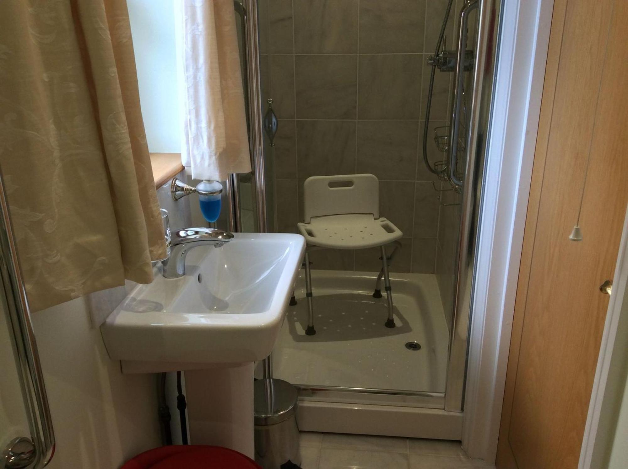 Room In Apartment - Bluebell Apartment Suite With Separate Lounge Area ترورو المظهر الخارجي الصورة
