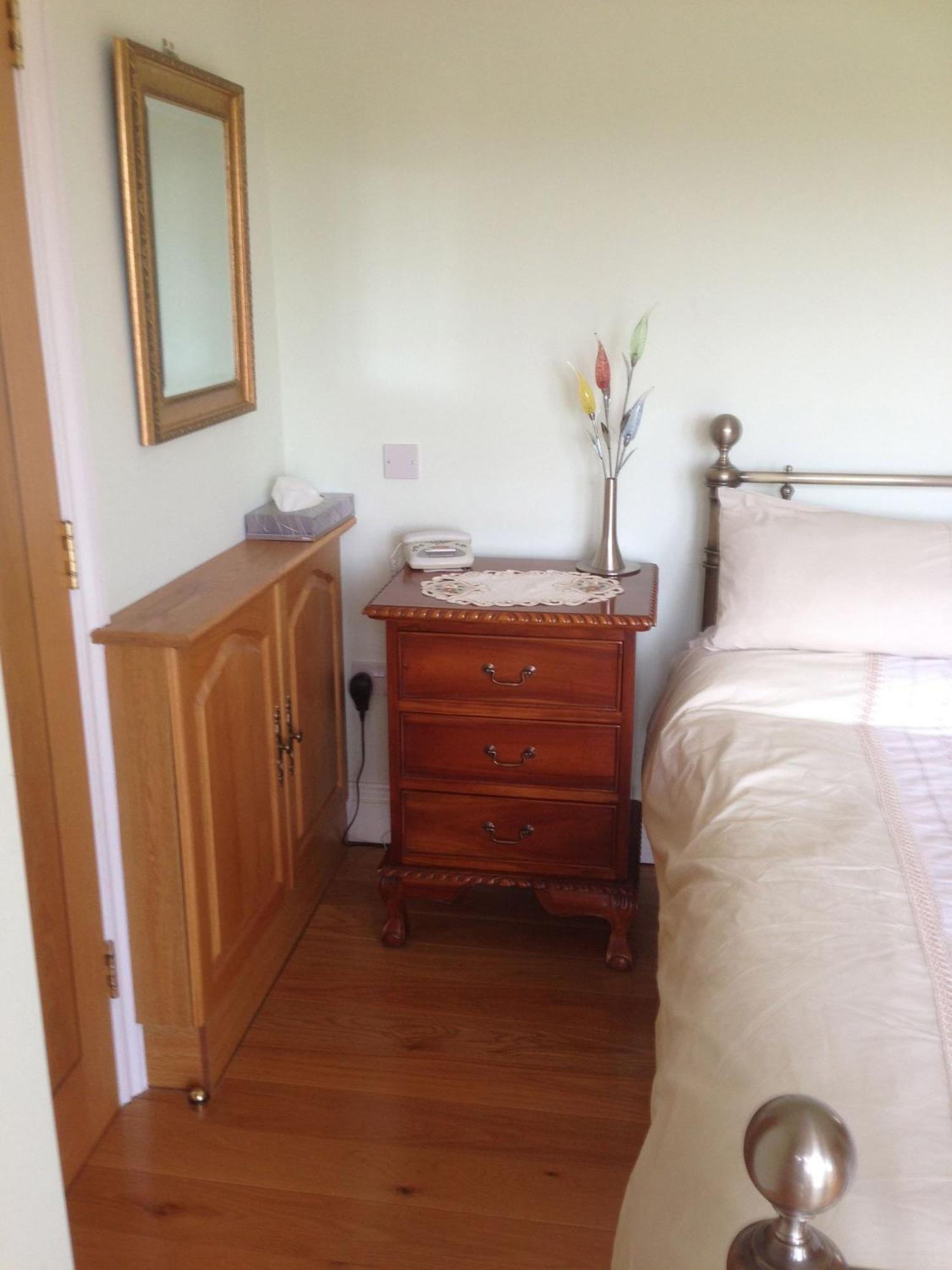 Room In Apartment - Bluebell Apartment Suite With Separate Lounge Area ترورو المظهر الخارجي الصورة